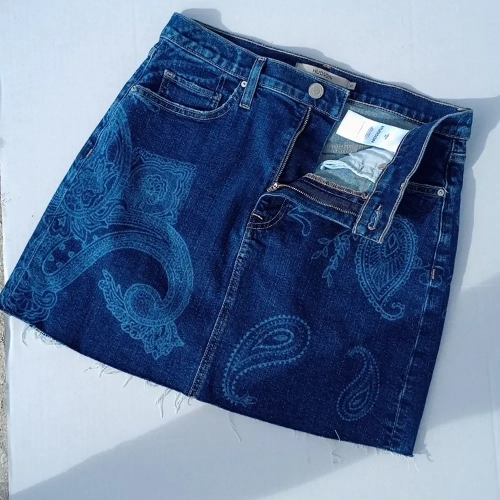 Size 10 Waist 30 Hudson Viper Paisley Cut Off Raw Hem Mini Indigo Jean Skirt